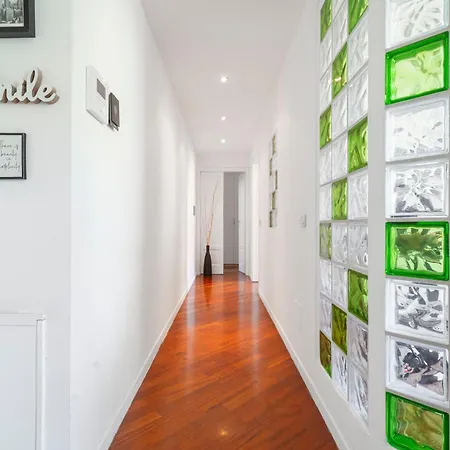 아파트 Roomy Flat With Garage - Porta Romana 밀라노