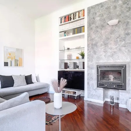 Roomy Flat With Garage - Porta Romana Milan
