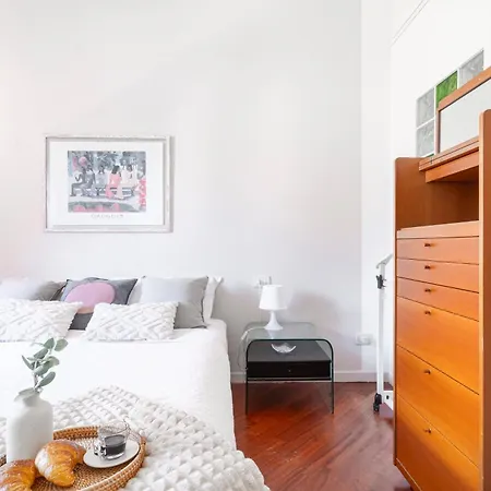 Roomy Flat With Garage - Porta Romana Apartment *