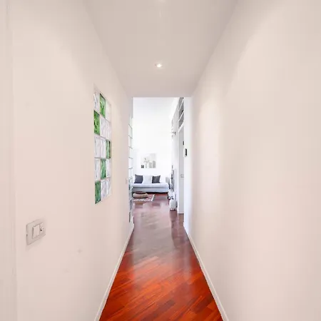 Roomy Flat With Garage - Porta Romana Apartment Milan