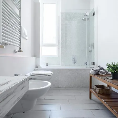 Roomy Flat With Garage - Porta Romana Apartment Milan